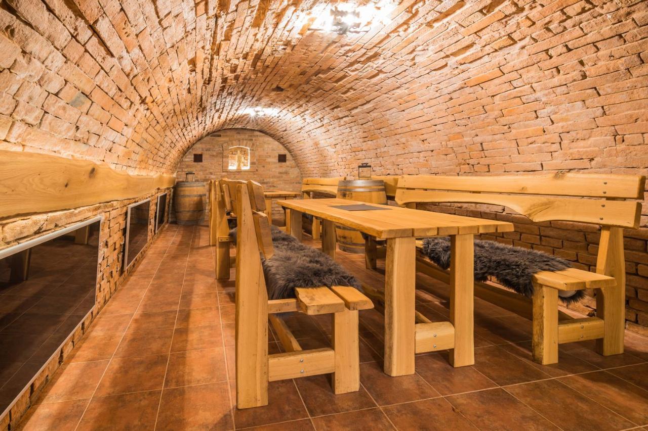 Vinoza - Ubytovani A Vinny Sklep Velke Bilovice Rulandova Exterior photo